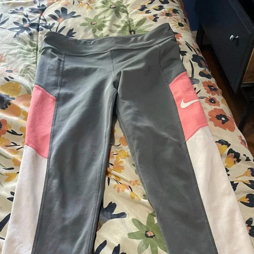 Nike Athletic Leggings Kids Large Great Condition gray pink white